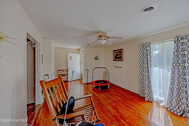 620 S Raleigh Street, Wallace, NC 28466