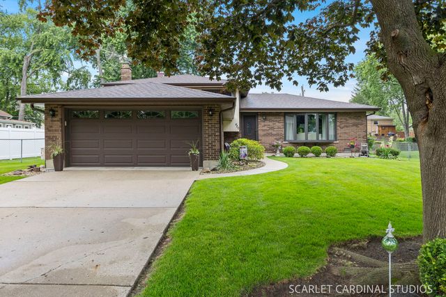 420 Pierce Avenue, Roselle, IL 60172