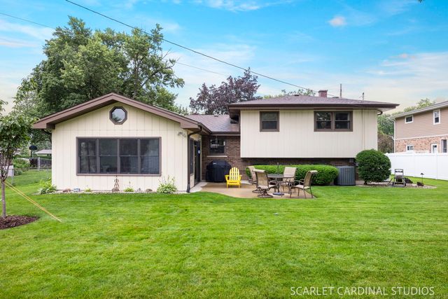 420 Pierce Avenue, Roselle, IL 60172