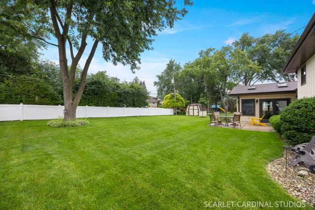 420 Pierce Avenue, Roselle, IL 60172