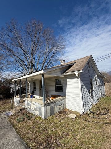 93 Collette Street, Andrews, NC 28901