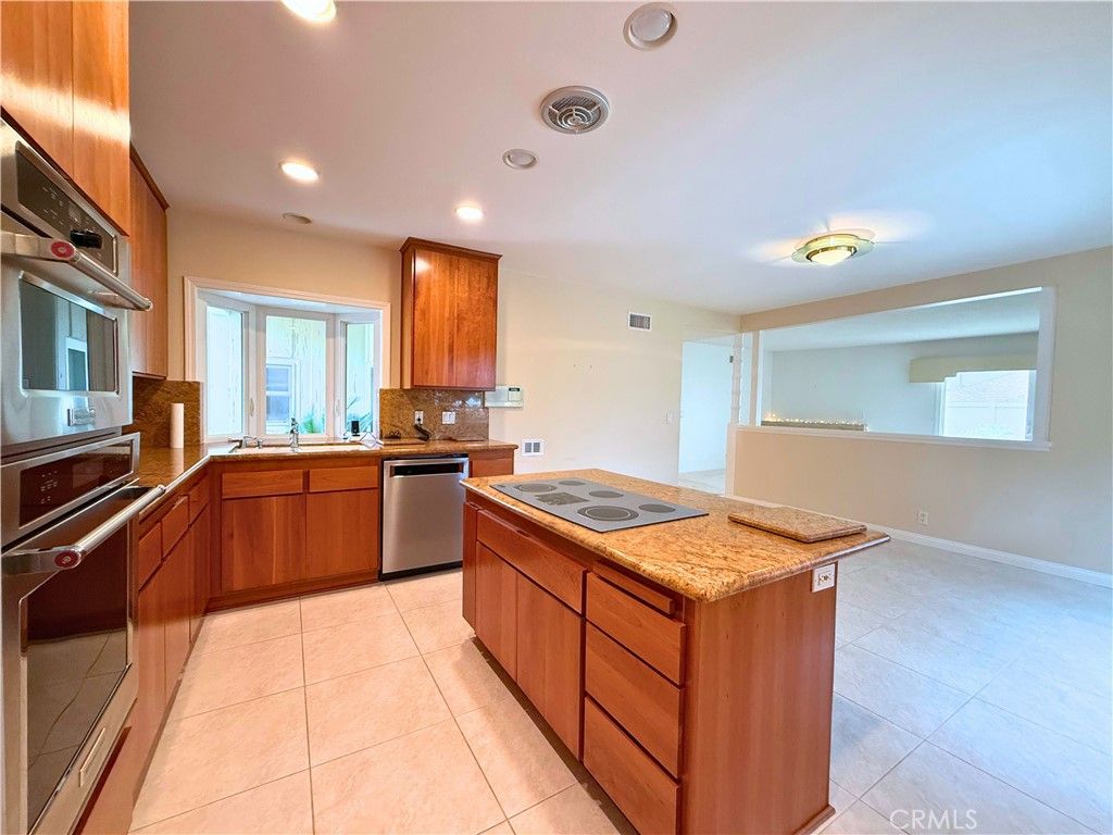 Image 6 of property listing at 10933 Jordan Road, Whittier, CA 90603
