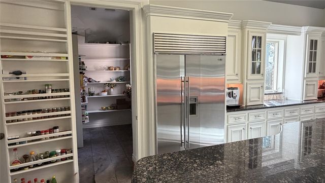 8615 Haven Woods Way, Tomball, TX 77375
