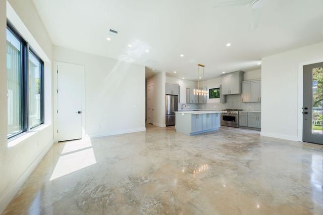 6315 Del Monte RD A, Austin, TX 78741