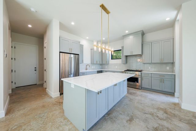 6315 Del Monte RD A, Austin, TX 78741