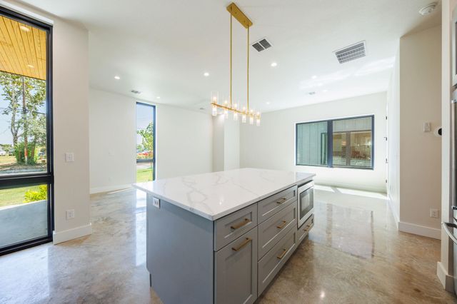 6315 Del Monte RD A, Austin, TX 78741