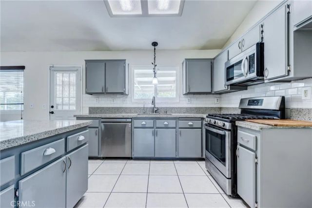 14845 Hibiscus, Fontana, CA 92335