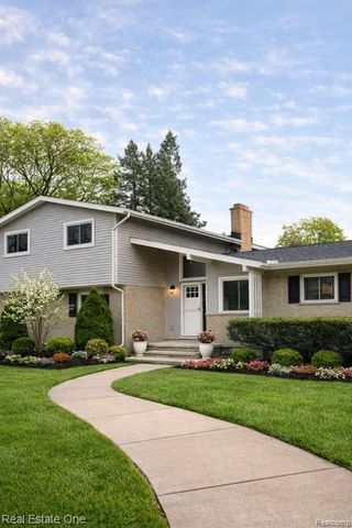 19339 Starlane Street, Southfield, MI 48075