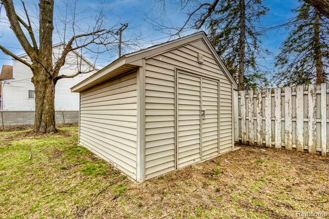 19249 Parkville Street, Livonia, MI 48152