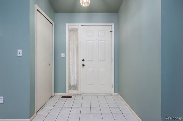 19249 Parkville Street, Livonia, MI 48152