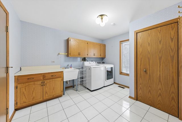 1125 Foxtail Court, Darien, IL 60561