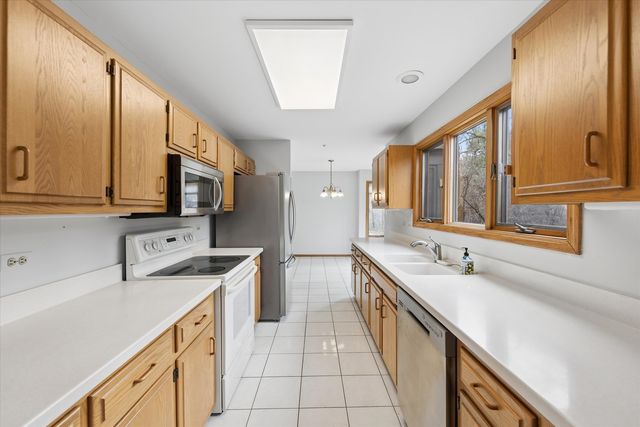 1125 Foxtail Court, Darien, IL 60561