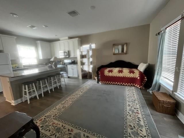 710 36TH AVENUE N, St Petersburg, FL 33704