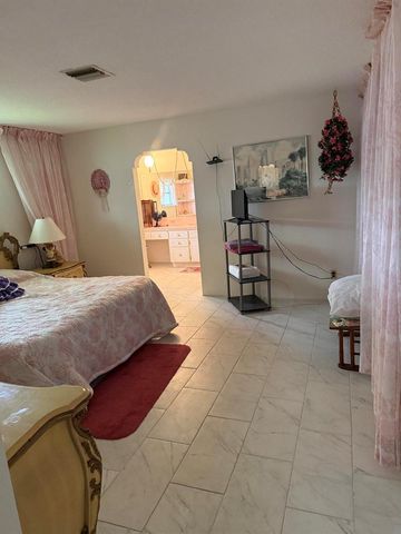 626 S Crescent Drive, Hollywood, FL 33021