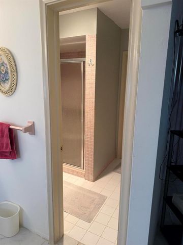 626 S Crescent Drive, Hollywood, FL 33021