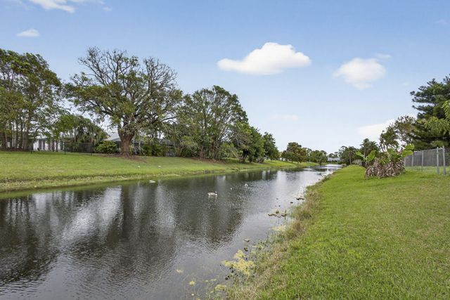 13655 Barberry Drive, Wellington, FL 33414