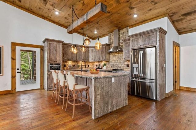 65 Wolf Creek Heights, Mineral Bluff, GA 30559