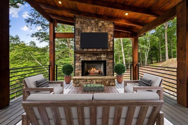 65 Wolf Creek Heights, Mineral Bluff, GA 30559