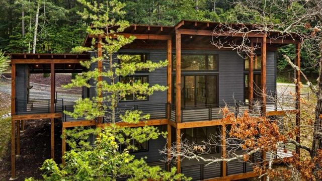 65 Wolf Creek Heights, Mineral Bluff, GA 30559