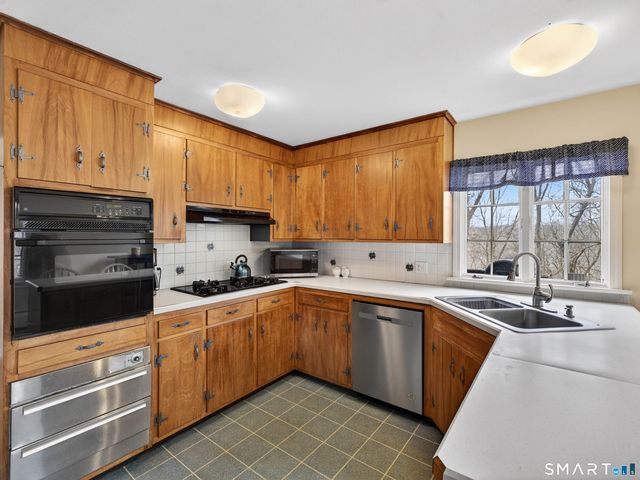 7 Laurel Hill Drive South, East Lyme, CT 06357