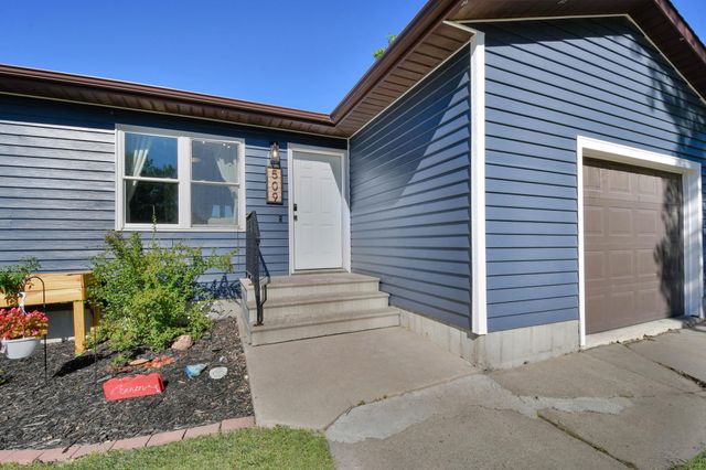509 4th Street E, Horace, ND 58047