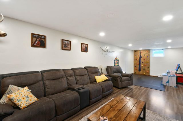 509 4th Street E, Horace, ND 58047