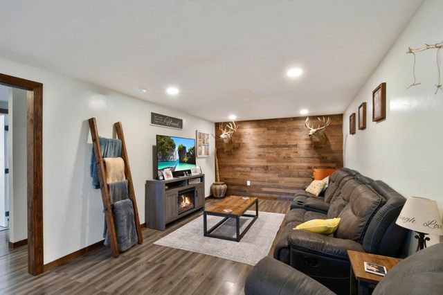 509 4th Street E, Horace, ND 58047