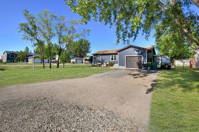 509 4th Street E, Horace, ND 58047