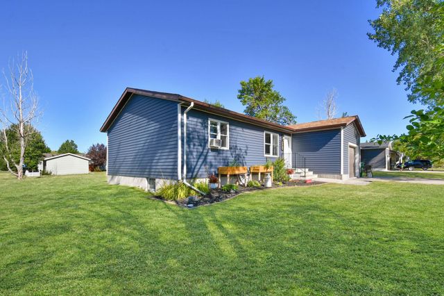 509 4th Street E, Horace, ND 58047