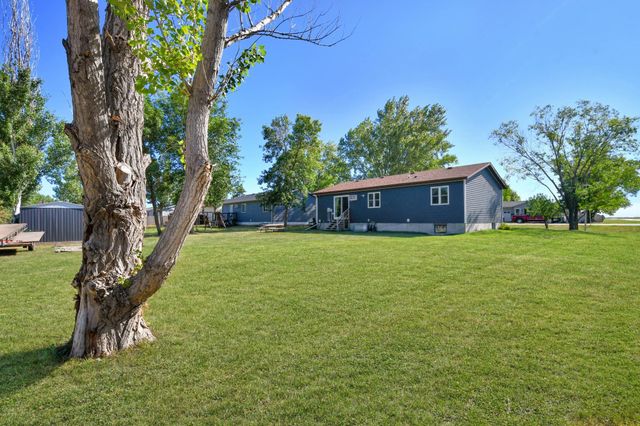 509 4th Street E, Horace, ND 58047