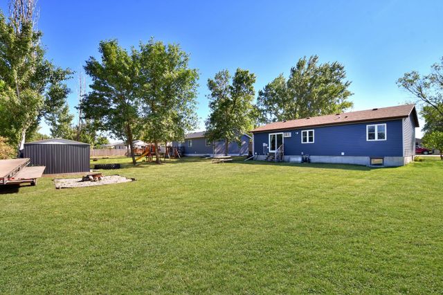 509 4th Street E, Horace, ND 58047