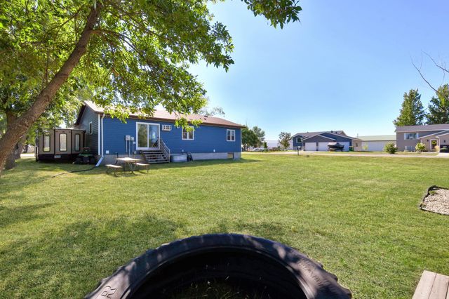 509 4th Street E, Horace, ND 58047
