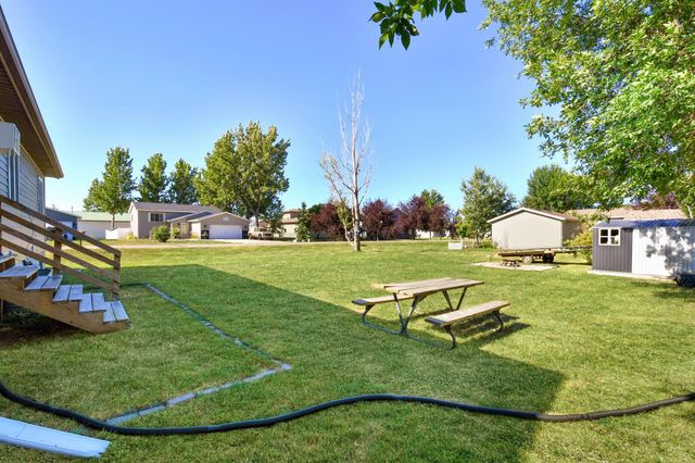 509 4th Street E, Horace, ND 58047