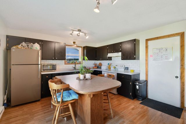 509 4th Street E, Horace, ND 58047