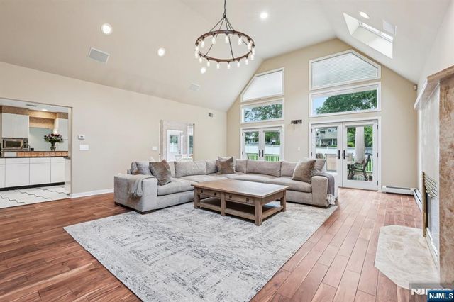 31 Bourbon Street, Wayne, NJ 07470