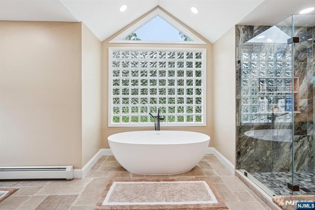 31 Bourbon Street, Wayne, NJ 07470