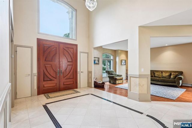 31 Bourbon Street, Wayne, NJ 07470