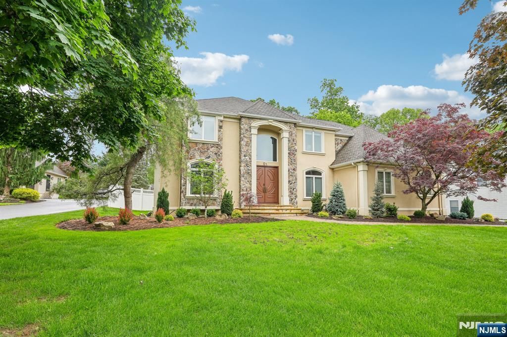 31 Bourbon Street, Wayne, NJ 07470