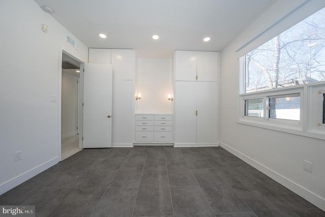 39 FAIRVIEW RD, Penn Valley, PA 19072