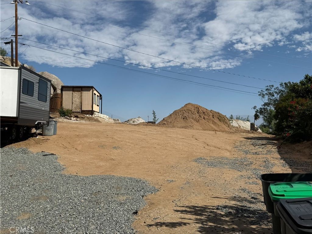 315 Cochise, Perris, CA 92570 — photo 2