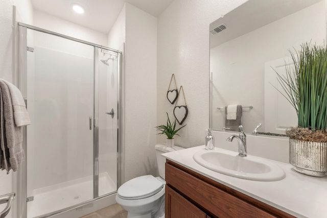 6001 Firelight Dr, Roseville, CA 95747