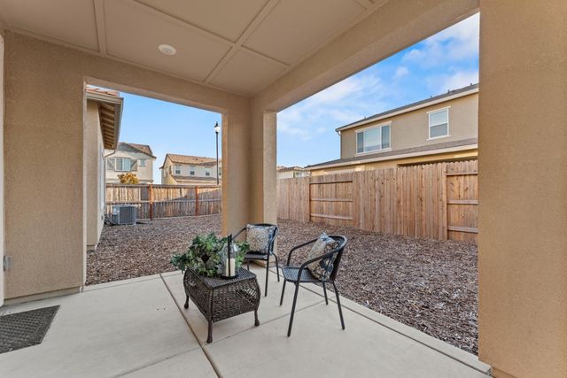 6001 Firelight Dr, Roseville, CA 95747