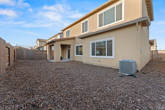 6001 Firelight Dr, Roseville, CA 95747