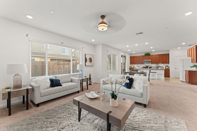 6001 Firelight Dr, Roseville, CA 95747