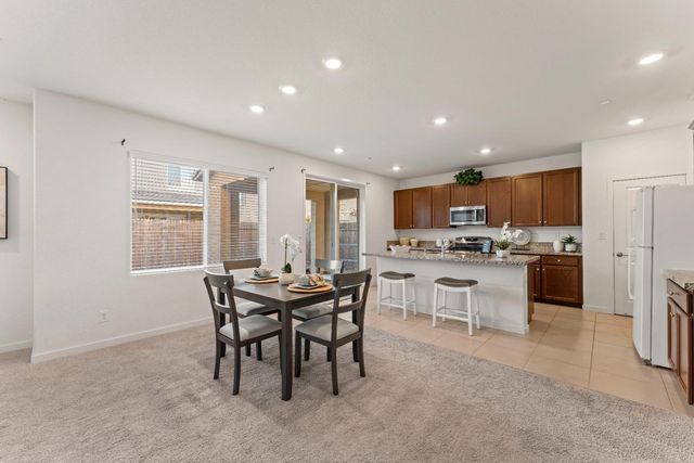 6001 Firelight Dr, Roseville, CA 95747