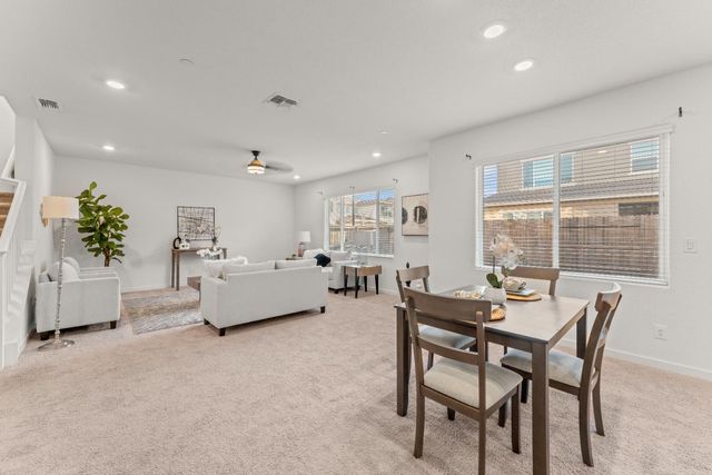6001 Firelight Dr, Roseville, CA 95747