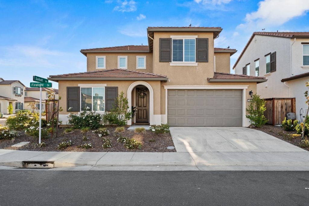 6001 Firelight Dr, Roseville, CA 95747
