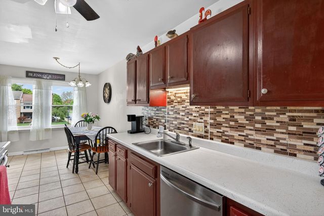 824 WOODLAWN DRIVE, Chambersburg, PA 17201