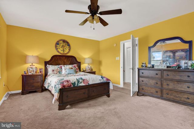 824 WOODLAWN DRIVE, Chambersburg, PA 17201