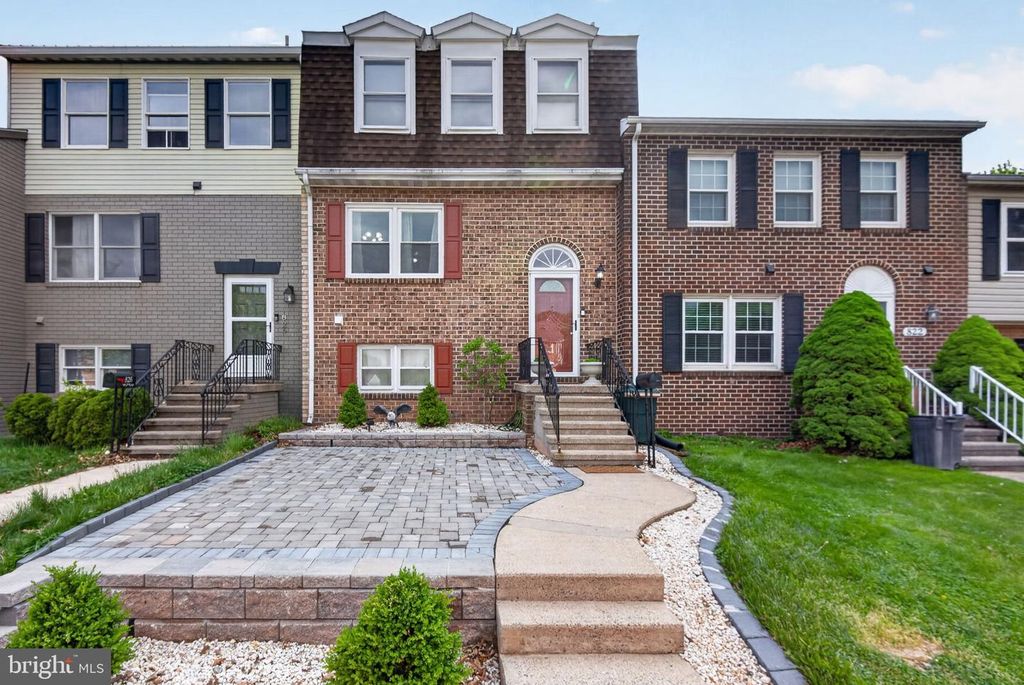 824 WOODLAWN DRIVE, Chambersburg, PA 17201